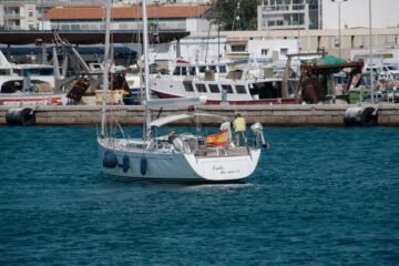 sailboat, luxury boat, enter harbor-7589179.jpg