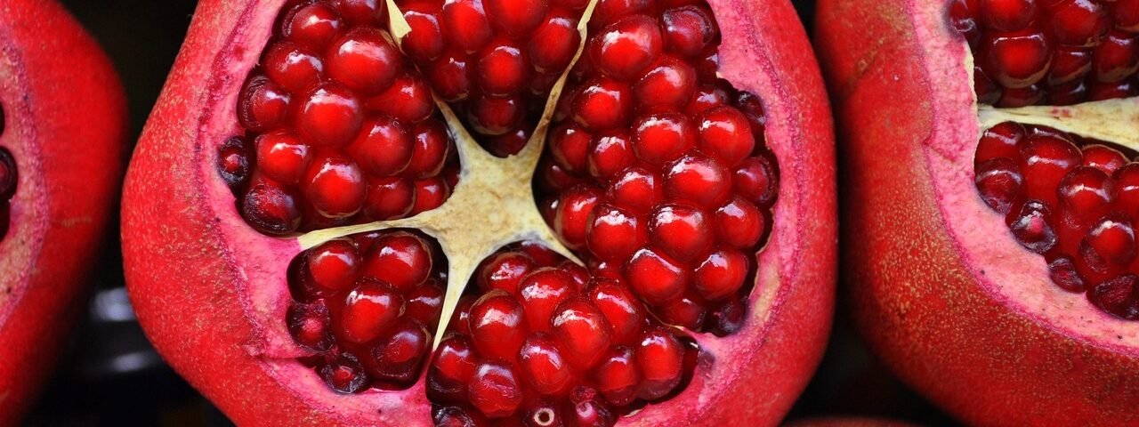 pomegranate, fruits, food, sliced, organic, fresh, harvest, healthy, produce, ripe, exotic fruit, seeds, nature, vitamins, pomegranate, pomegranate, pomegranate, pomegranate, pomegranate, fruits, fruits, fruits, food, food